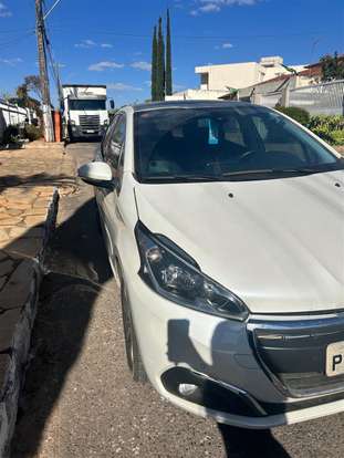 PEUGEOT-208-2016