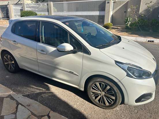 PEUGEOT-208-2016