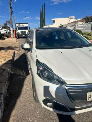 PEUGEOT-208-2016