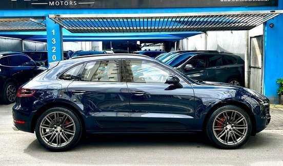 PORSCHE-MACAN-2016