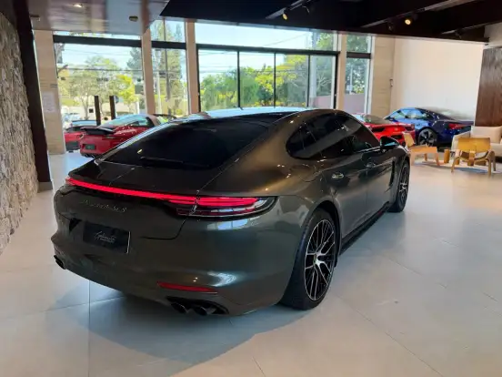 PORSCHE-PANAMERA-2023