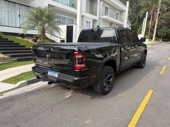 RAM-1500-5.7 V8 GASOLINA LIMITED NIGHT EDITION CD 4X4 AUTOMÁTICO RAM-1500-2023