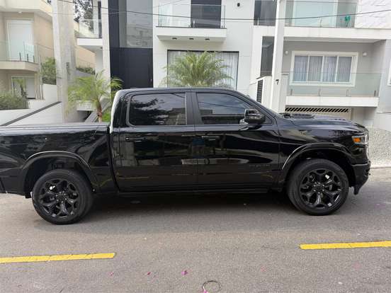 RAM-1500-5.7 V8 GASOLINA LIMITED NIGHT EDITION CD 4X4 AUTOMÁTICO RAM-1500-2023