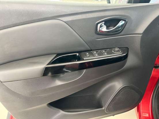 RENAULT-CAPTUR-2018