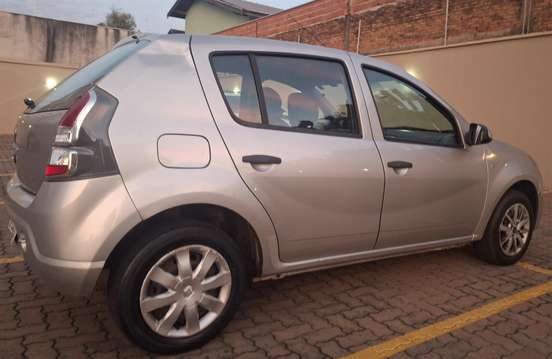 RENAULT-SANDERO-2014