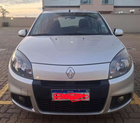 RENAULT-SANDERO-2014