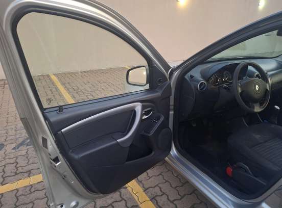 RENAULT-SANDERO-2014