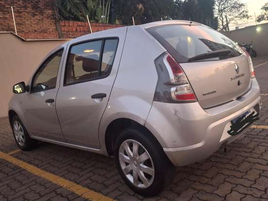 RENAULT-SANDERO-2014