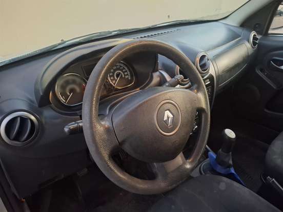 RENAULT-SANDERO-2014