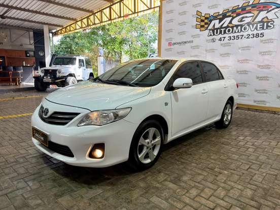 TOYOTA-COROLLA-2013