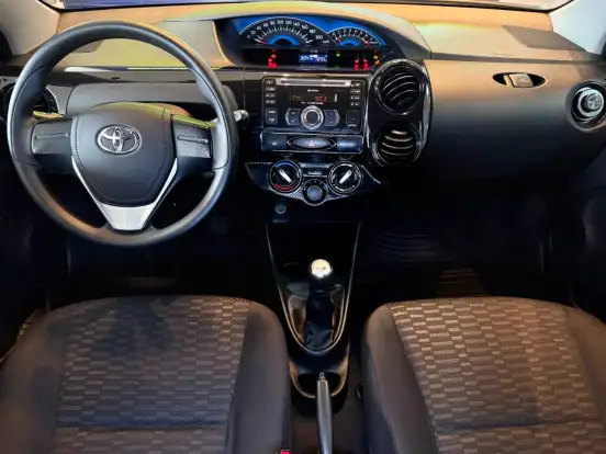 TOYOTA-ETIOS-2015