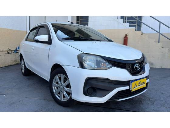 TOYOTA ETIOS 1.5 X PLUS SEDAN 16V FLEX 4P AUTOMÁTICO