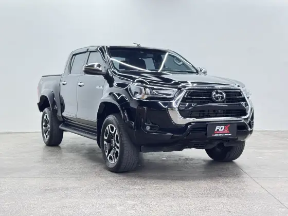 TOYOTA HILUX 2.8 D-4D TURBO DIESEL CD SRX PLUS 4X4 AUTOMÁTICO TOYOTA HILUX 2.8 D-4D TURBO DIESEL CD SRX PLUS 4X4 AUTOMÁTICO