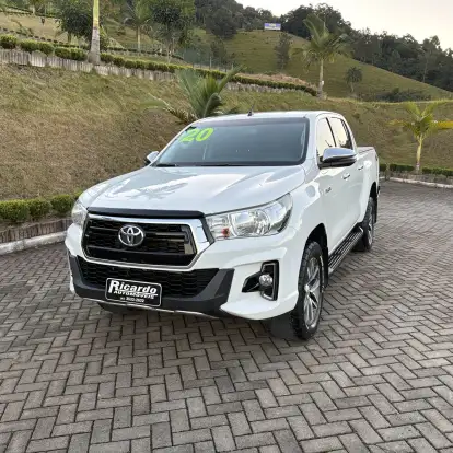 TOYOTA-HILUX-2019
