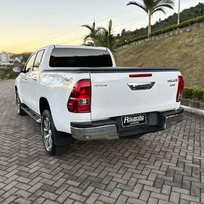 TOYOTA-HILUX-2019