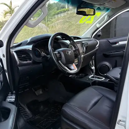 TOYOTA-HILUX-2019