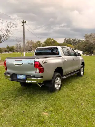 TOYOTA-HILUX-2016