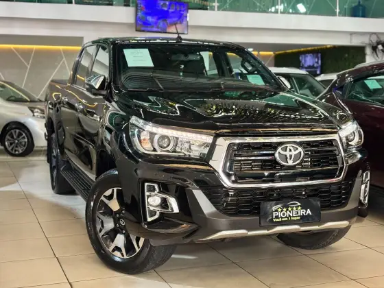 TOYOTA HILUX 2.8 SRX 4X4 CD 16V DIESEL 4P AUTOMÁTICO TOYOTA HILUX 2.8 SRX 4X4 CD 16V DIESEL 4P AUTOMÁTICO
