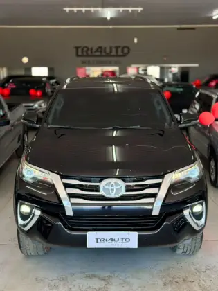 TOYOTA HILUX 2.8 SRX 4X4 CD 16V DIESEL 4P AUTOMÁTICO