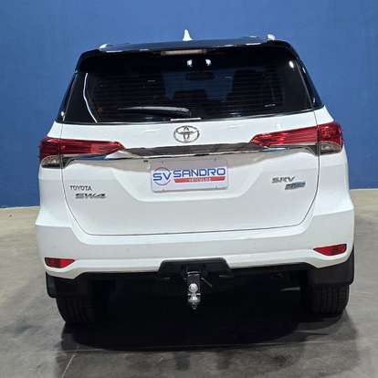 TOYOTA-HILUX-2021