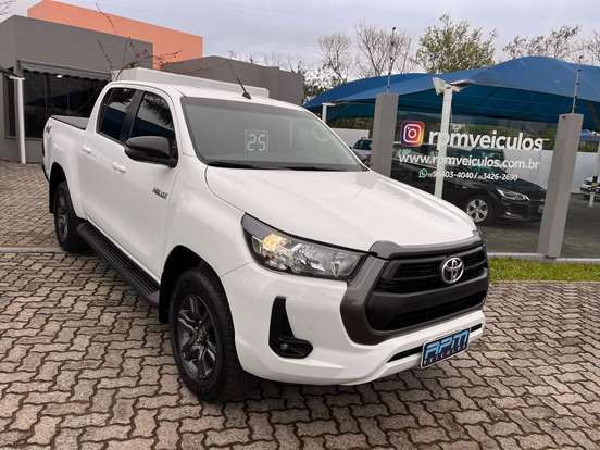 TOYOTA-HILUX-2025