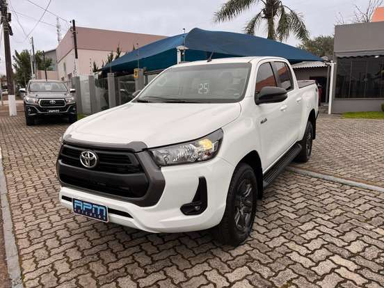 TOYOTA-HILUX-2.8 D-4D TURBO DIESEL CD SR 4X4 AUTOMÁTICO TOYOTA-HILUX-2025