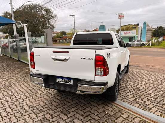 TOYOTA-HILUX-2.8 D-4D TURBO DIESEL CD SR 4X4 AUTOMÁTICO TOYOTA-HILUX-2025
