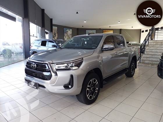 TOYOTA HILUX 2.8 D-4D TURBO DIESEL CD SRX 4X4 AUTOMÁTICO