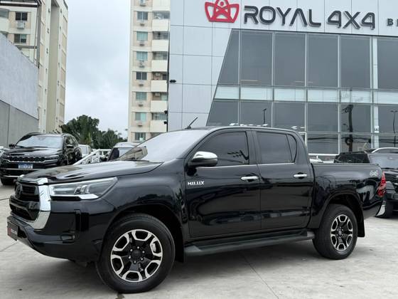 TOYOTA HILUX 2.8 D-4D TURBO DIESEL CD SRX 4X4 AUTOMÁTICO