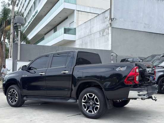 TOYOTA-HILUX-2.8 D-4D TURBO DIESEL CD SRX 4X4 AUTOMÁTICO TOYOTA-HILUX-2021