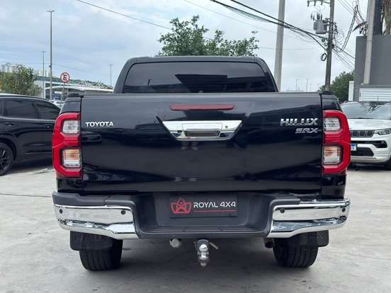 TOYOTA-HILUX-2021