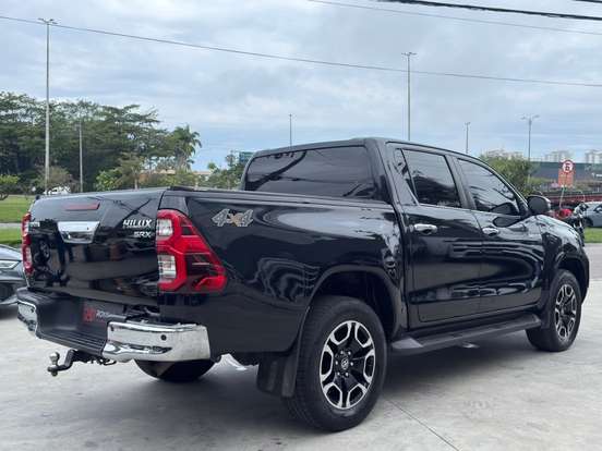 TOYOTA-HILUX-2.8 D-4D TURBO DIESEL CD SRX 4X4 AUTOMÁTICO TOYOTA-HILUX-2021
