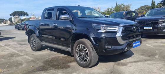 TOYOTA HILUX 2.8 D-4D TURBO DIESEL CD SRX PLUS 4X4 AUTOMÁTICO