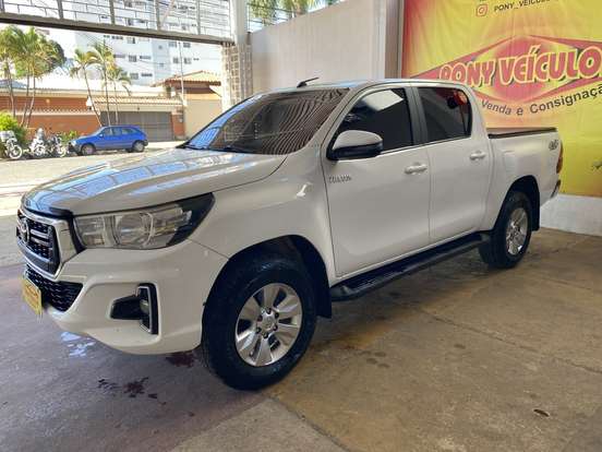 TOYOTA-HILUX-2019