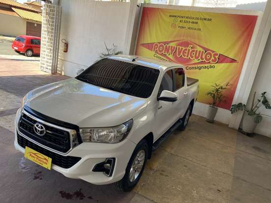 TOYOTA-HILUX-2019