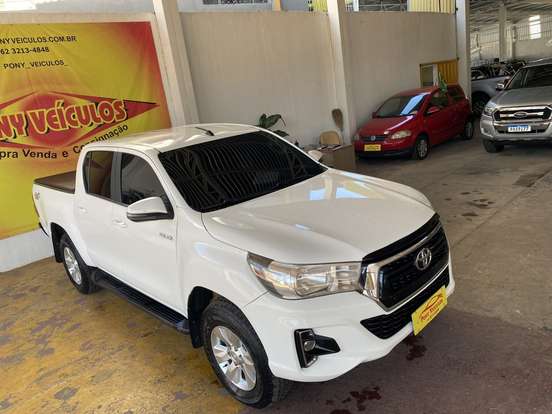 TOYOTA-HILUX-2.8 SR 4X4 CD 16V DIESEL 4P AUTOMÁTICO TOYOTA-HILUX-2019