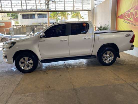 TOYOTA-HILUX-2019