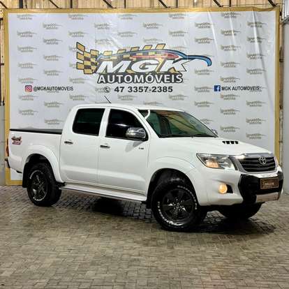 TOYOTA-HILUX-2014