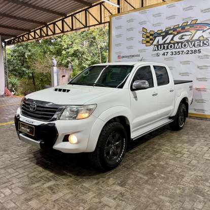 TOYOTA-HILUX-2014