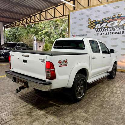 TOYOTA-HILUX-2014