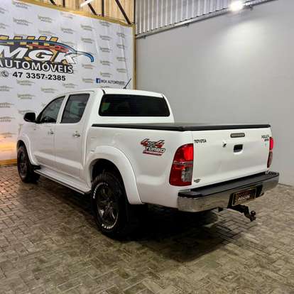 TOYOTA-HILUX-2014
