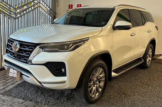 TOYOTA HILUX SW4 2.8 D-4D TURBO DIESEL SRX 7L 4X4 AUTOMÁTICO