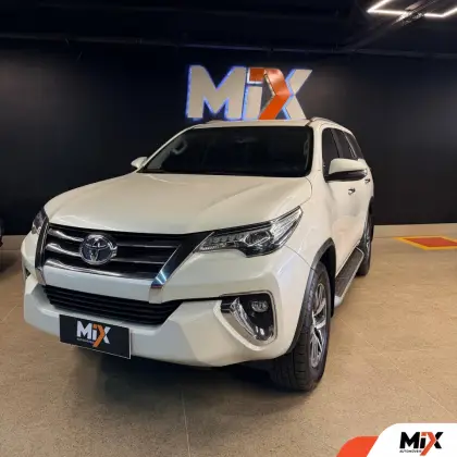 TOYOTA HILUX SW4 2.8 SRX 4X4 7 LUGARES 16V TURBO INTERCOOLER DIESEL 4P AUTOMÁTICO TOYOTA HILUX SW4 2.8 SRX 4X4 7 LUGARES 16V TURBO INTERCOOLER DIESEL 4P AUTOMÁTICO