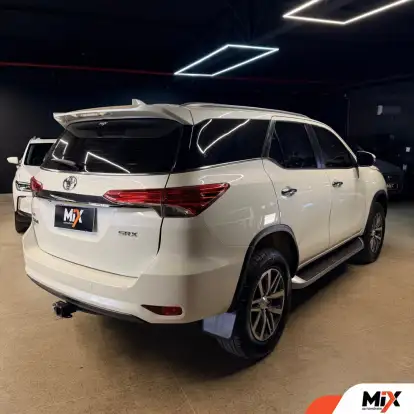 TOYOTA-HILUX SW4-2.8 SRX 4X4 7 LUGARES 16V TURBO INTERCOOLER DIESEL 4P AUTOMÁTICO TOYOTA-HILUX SW4-2018