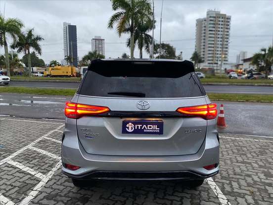 TOYOTA-HILUX SW4-2.8 D-4D TURBO DIESEL DIAMOND 7L 4X4 AUTOMÁTICO TOYOTA-HILUX SW4-2022