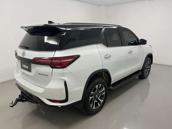TOYOTA-HILUX SW4-2023