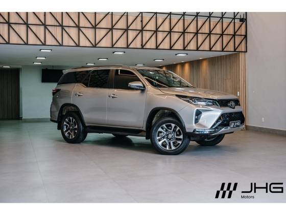 TOYOTA HILUX SW4 2.8 D-4D TURBO DIESEL SRX PLATINUM 4X4 AUTOMÁTICO