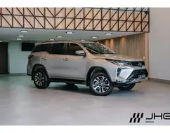 TOYOTA HILUX SW4 2.8 D-4D TURBO DIESEL SRX PLATINUM 4X4 AUTOMÁTICO TOYOTA HILUX SW4 2.8 D-4D TURBO DIESEL SRX PLATINUM 4X4 AUTOMÁTICO