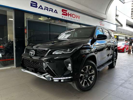 TOYOTA-HILUX SW4-2025