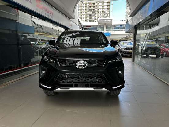 TOYOTA-HILUX SW4-2025